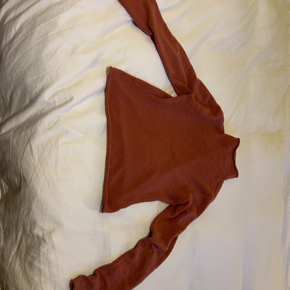 Aritzia pink sweater - Picture 3 of 3